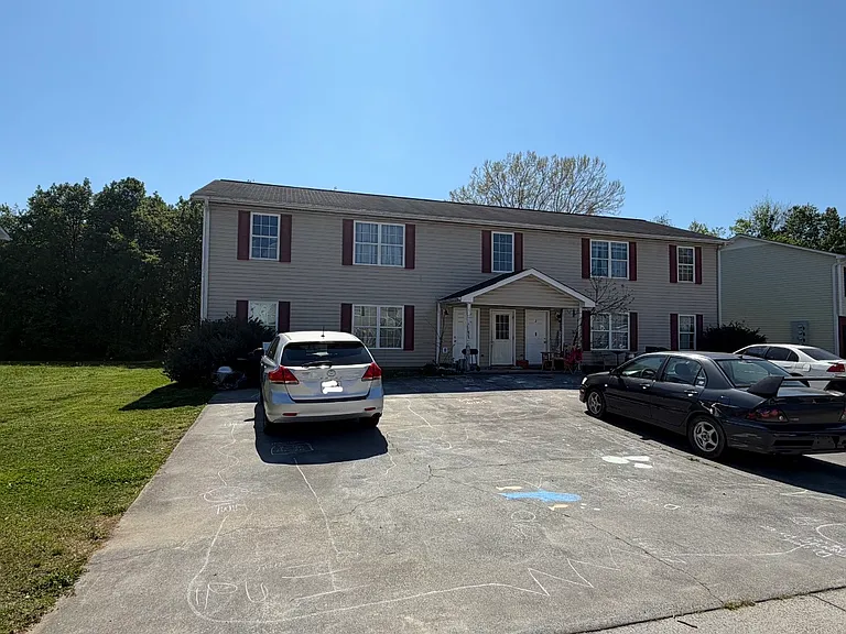 103 Nathan Cir NW #3 — Photo 1