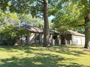 3422 SW Jardine Ter, Topeka, KS 66611