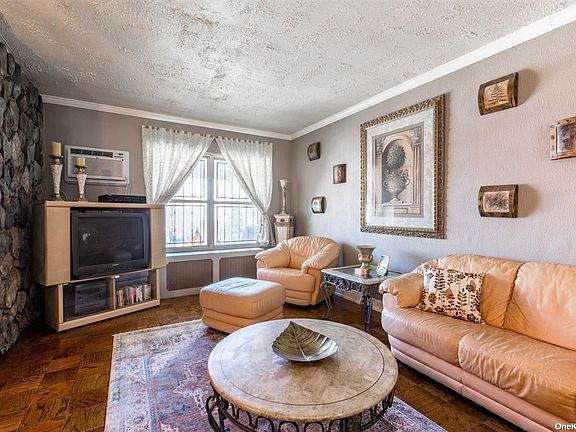 4th image of 2445 92nd St