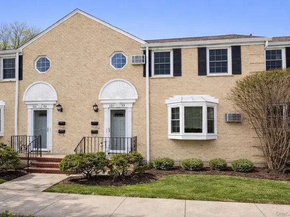 22105 67th Avenue #1A, Oakland Gardens, NY 11364