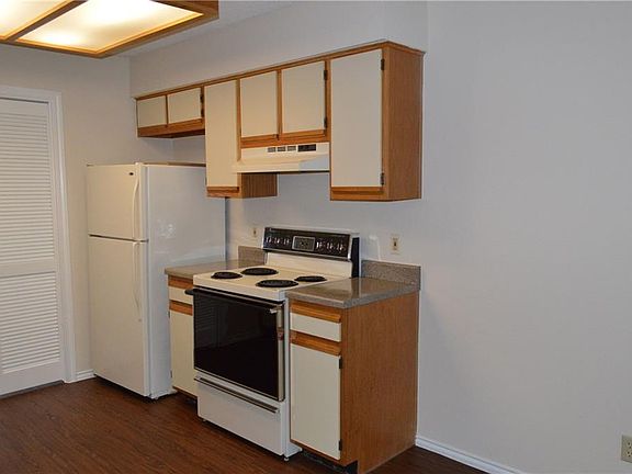 4th image of 903 Romeria Dr #102