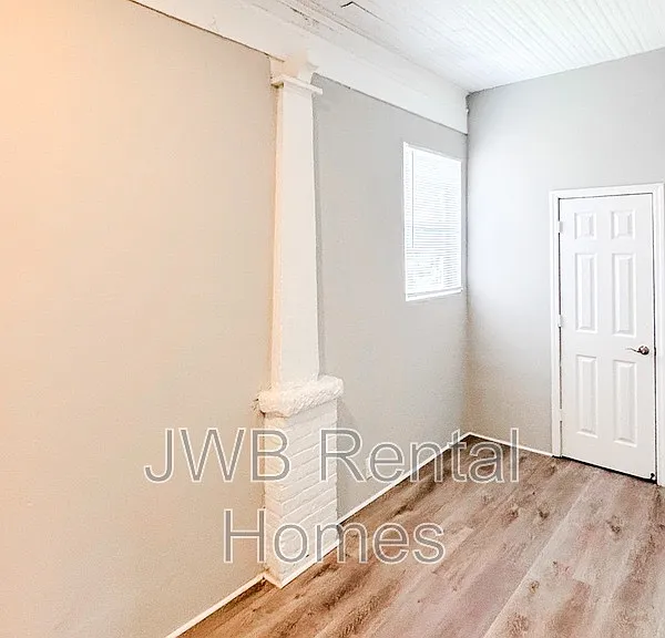 419 Broward St — Photo 9