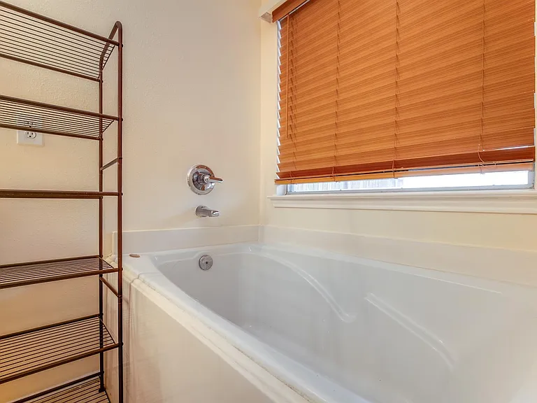18231 Afton Hollow Ln — Photo 16