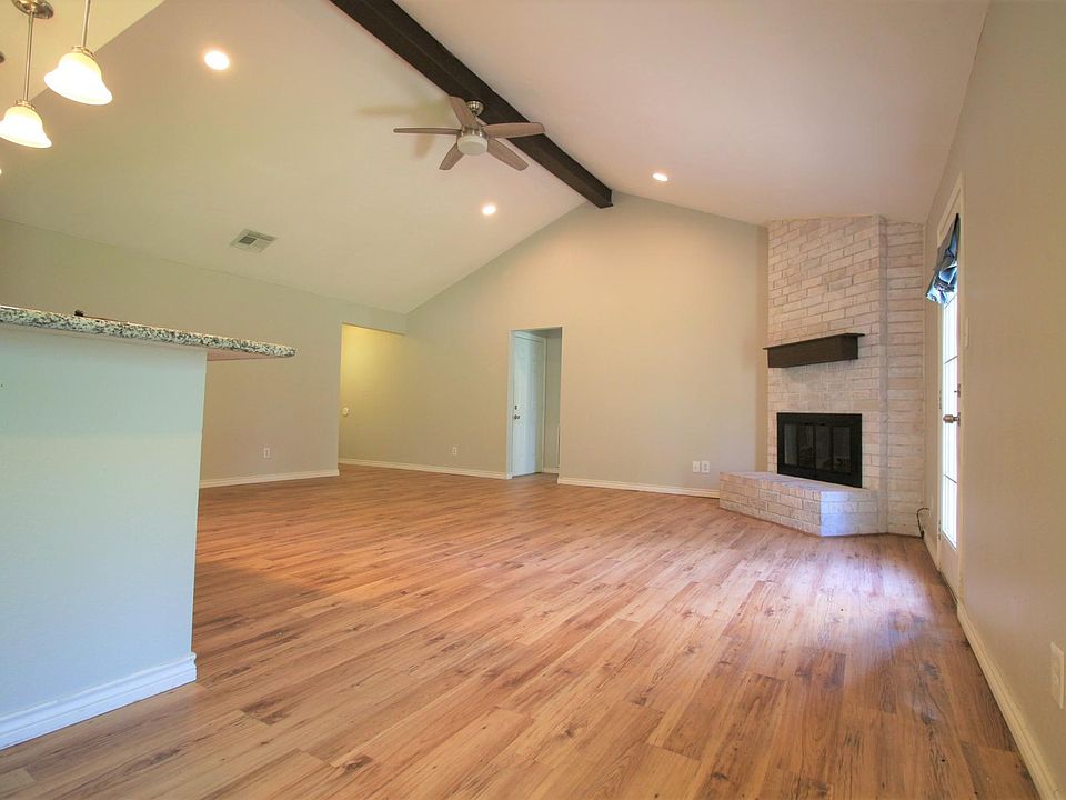 1st image of 2203 Kingsway Dr