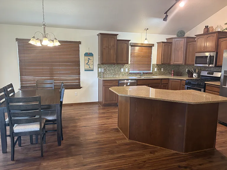 2911 W Cranberry Ave — Photo 6