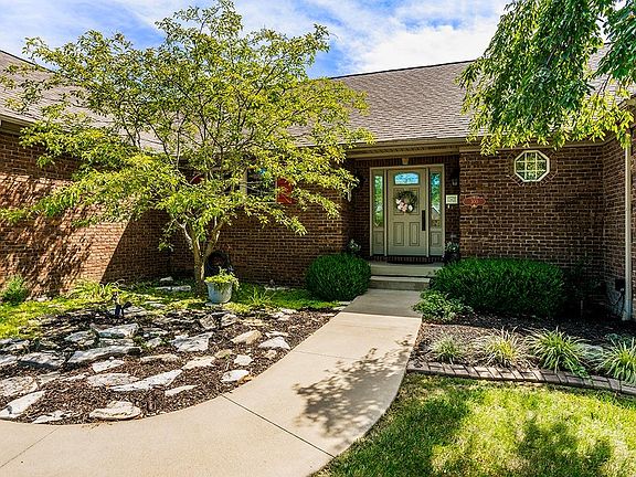 2nd image of 300 Carriage Hill Ct