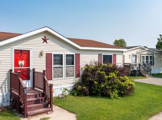 8338 W Decoy Dr, Fenton, MI 48430