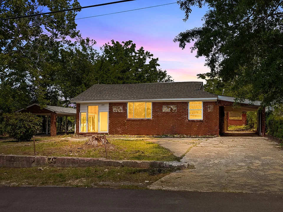 108 E Ann Dr SW