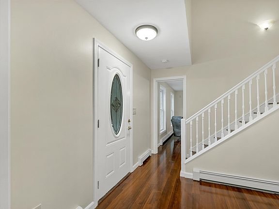 3rd image of 514 Silver Pine Ln
