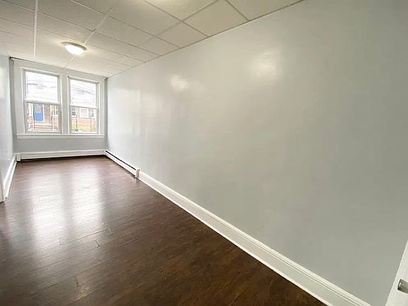 4th image of 126 W 19th St