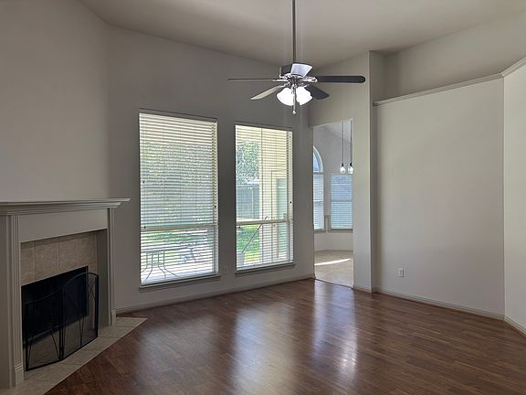 5th image of 2403 Crystal Dr