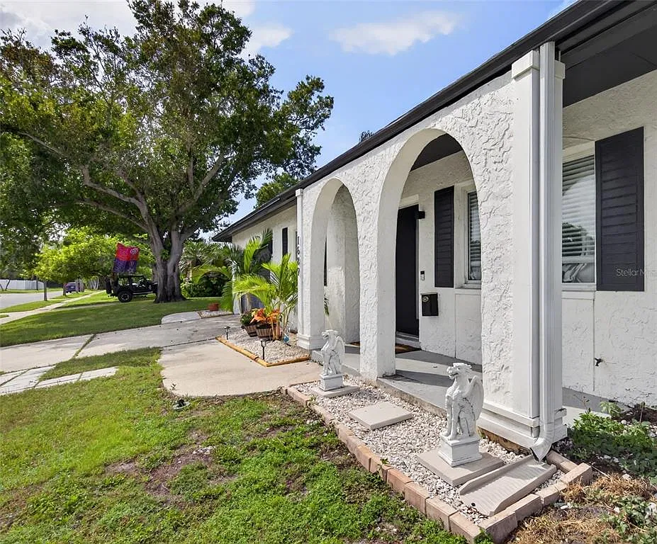 3 bed, 2.0 bath, 1408 sqft, $4,500 — Photo 4