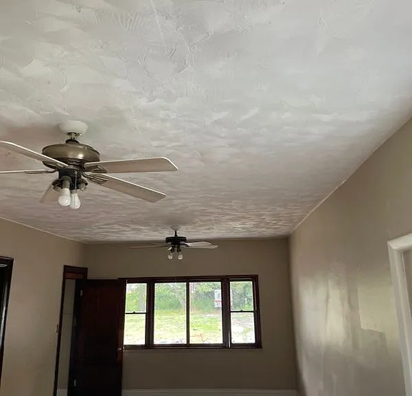 112 Goembel Ave #LOWER — Photo 3