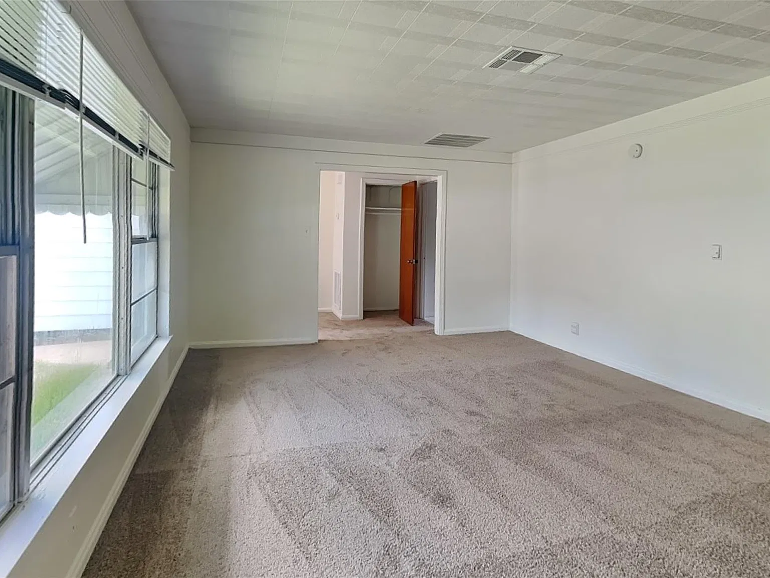 2 bed, 1.0 bath, 1356 sqft, $1,395 — Photo 3