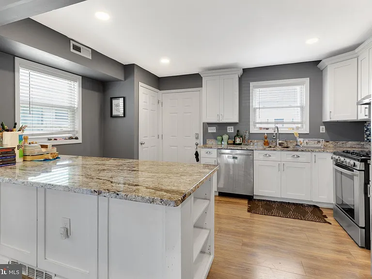 1719 Ridge Ave — Photo 6