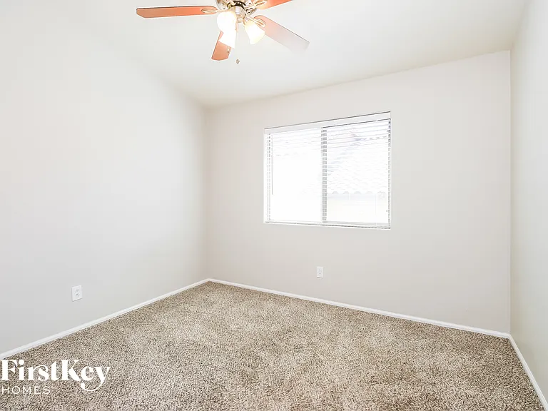 313 W Hereford Dr — Photo 11