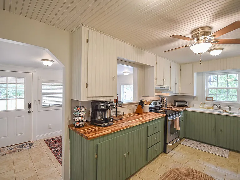 The kitchen has everything you need to feel right at home