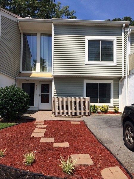 Maintenance Free Front Yard