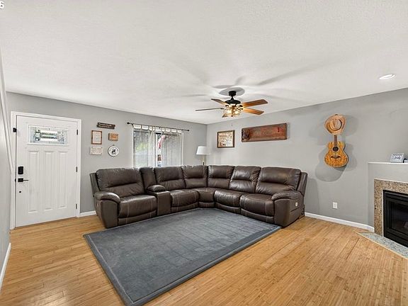 4th image of 408 Sunset Ct