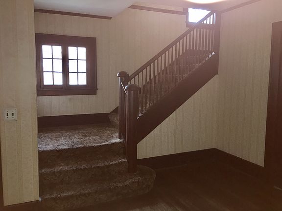 4th image of 321 Virginia Ave