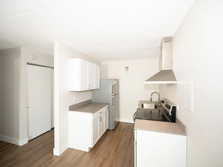 George Apartments - 625 3rd Street Southwest - 5 — Photo 6