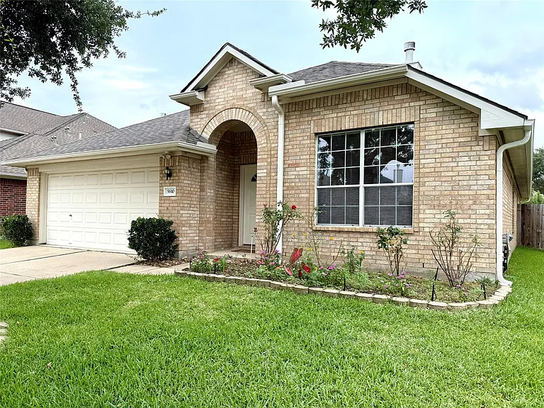5610 Gaffney Ln — Photo 3
