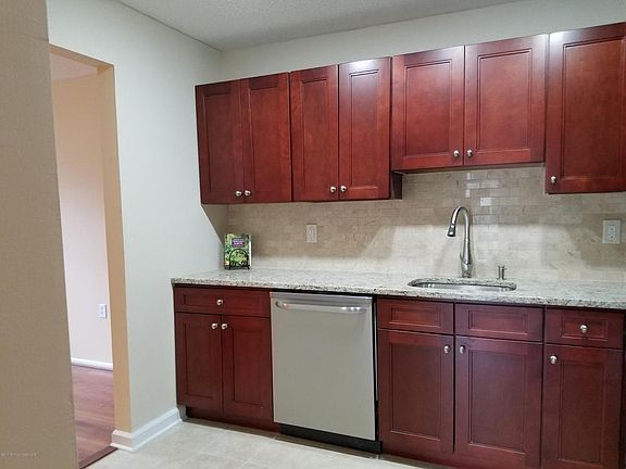 2nd image of 810 Daffodil Dr