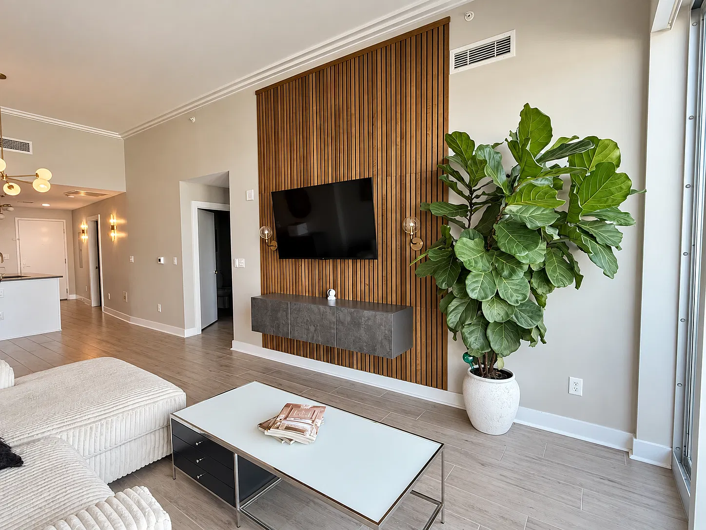 1208 E Kennedy Blvd — Photo 2