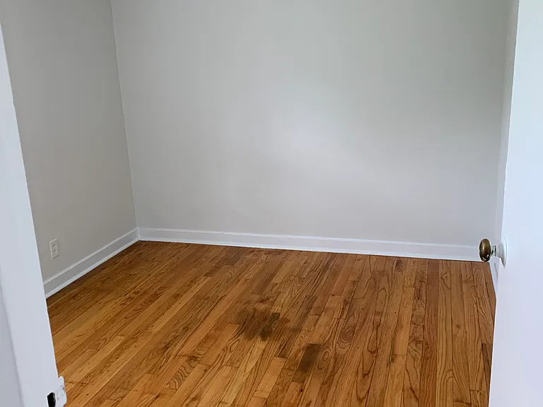 Riverview Manor Apartments — Photo 17