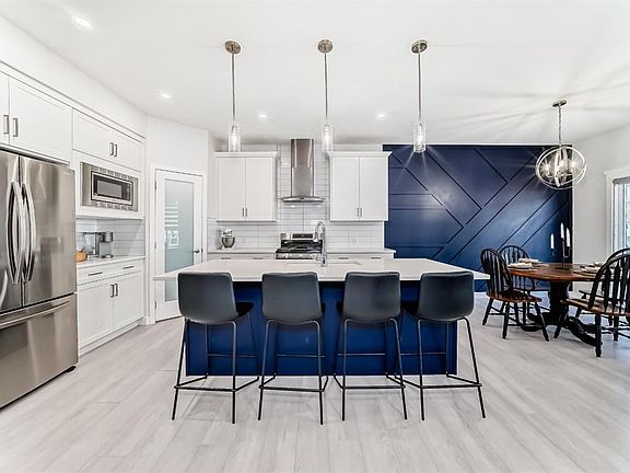 3rd image of 194 S Willow Pl