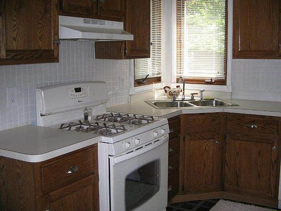 4th image of 215 Westminster Ave
