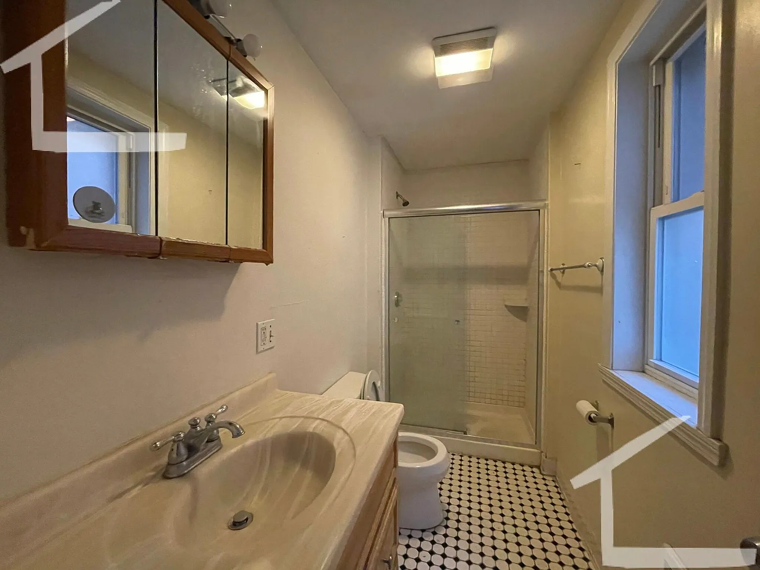4 bed, 1600 sqft, $4,400 — Photo 2