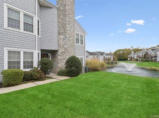 98 Lakebridge Dr N, Kings Park, NY 11754