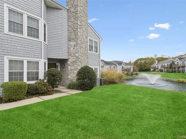 98 Lakebridge Drive N, Kings Park, NY 11754