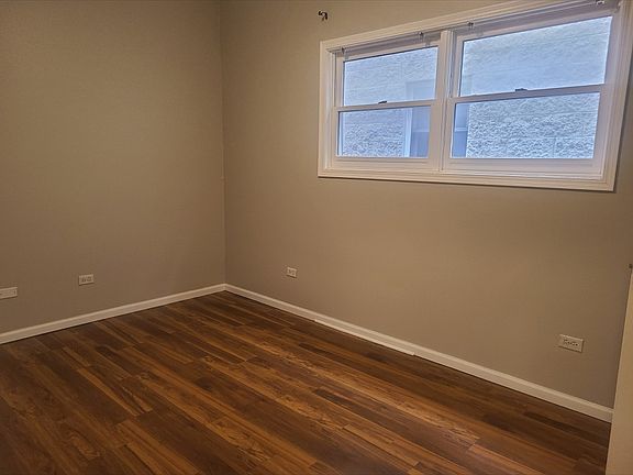 5th image of 842 N Wood St APT 1