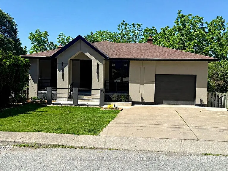 10 Dundas Cres — Photo 1