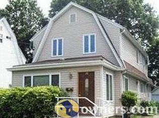20 Hicks Ln, Great Neck, NY 11024