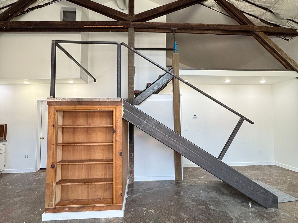 1st image of 1819 Clarence St #3