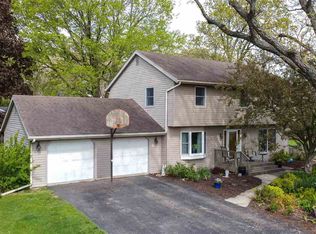 8488 Grange Hall Rd, Garden Prairie, IL 61038