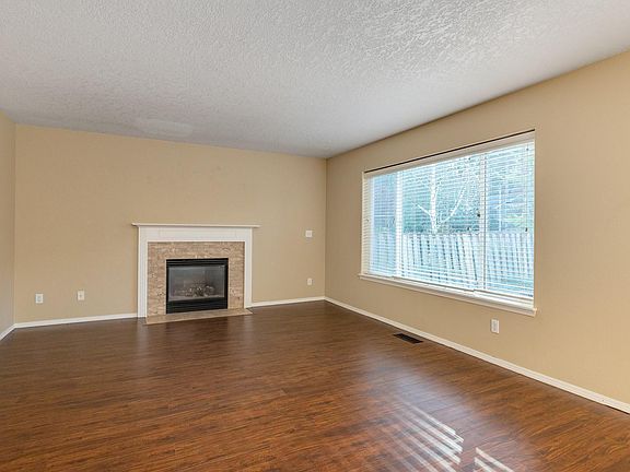 5th image of 1447 NE Glen Ellen Dr