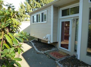 136 Shepards Knoll Dr UNIT 136, Hamden, CT 06514