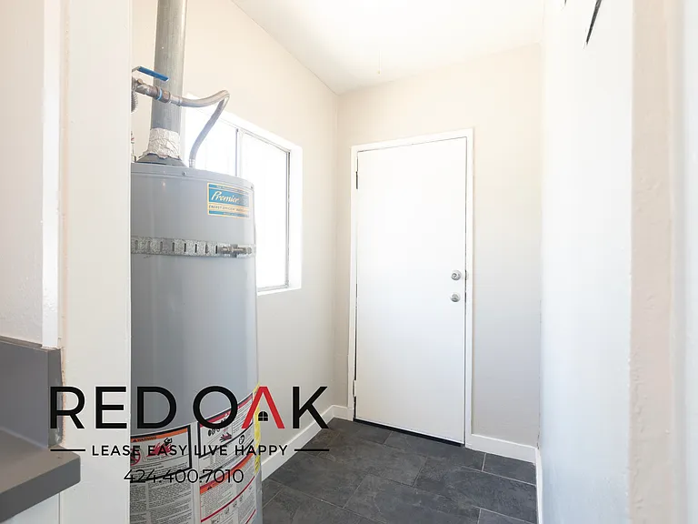 1182 E 52nd St #1184-1/2 — Photo 14