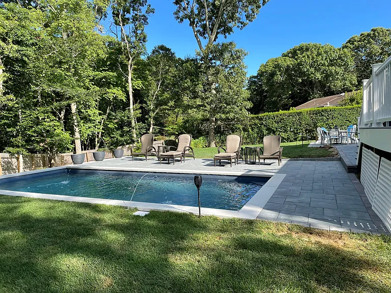 3 Beechwood Dr — Photo 1