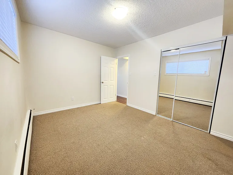 3409 Centre St N — Photo 8