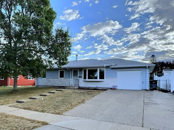 1727 Ryan Dr, Bismarck, ND 58501