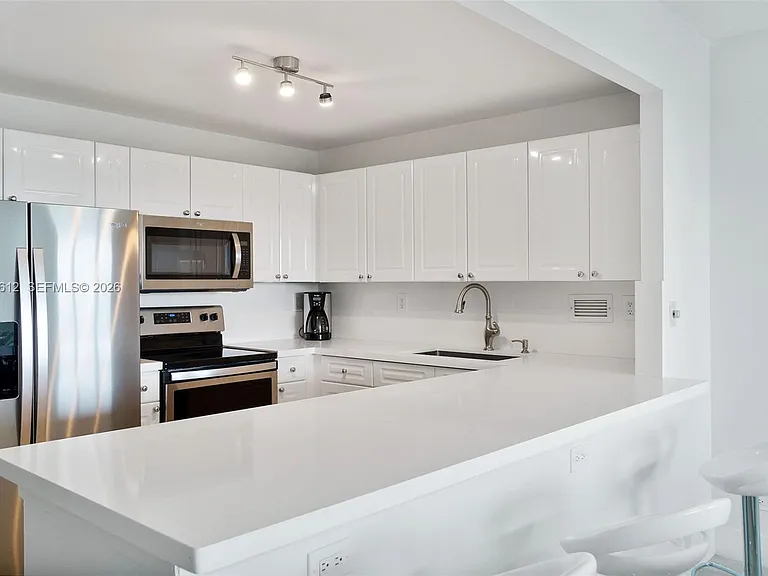 2301 Collins Ave #338 — Photo 6