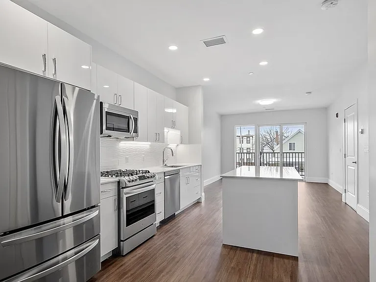 205 Maverick St #201 — Photo 11