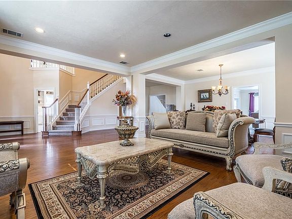 4th image of 2909 Shadywood Ln