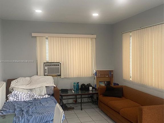4th image of 668 NW 44th Ave