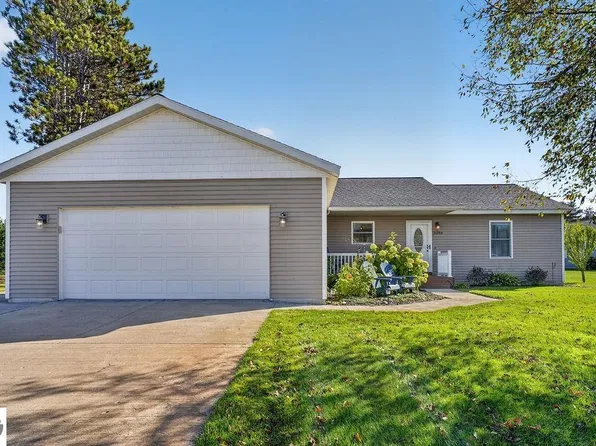 3086 Tamara Cir, Grawn, MI 49637